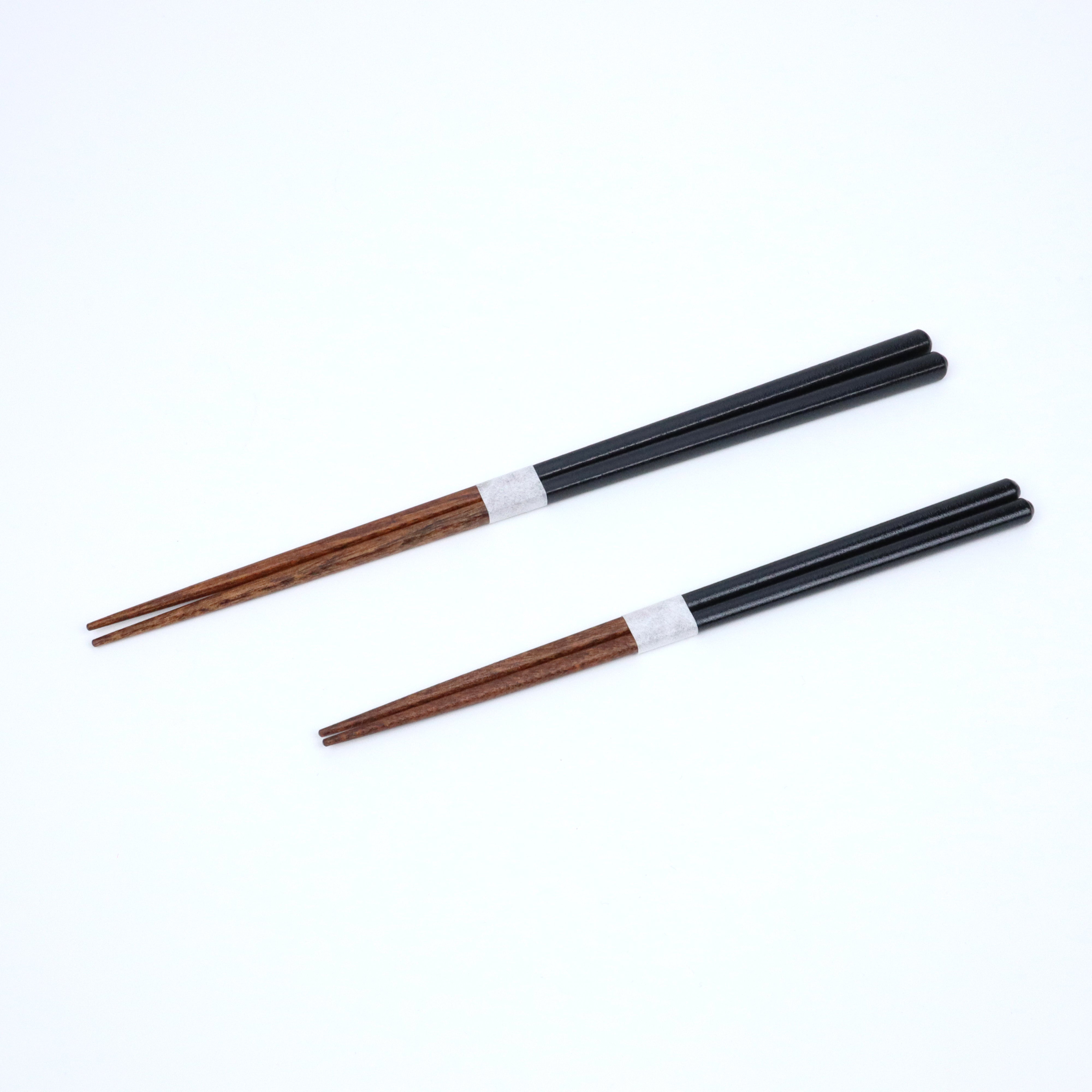 益子色の箸 黒釉 18cm – 道祖土和田窯