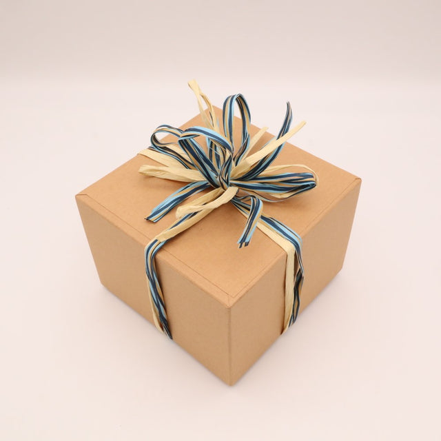 Gift wrapping (wrapping paper + ribbon)