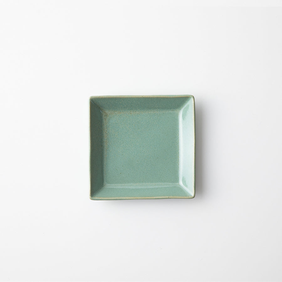 Pottery glazed in Seiji (celadon glaze)