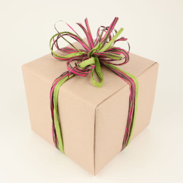 Gift wrapping (wrapping paper + ribbon)